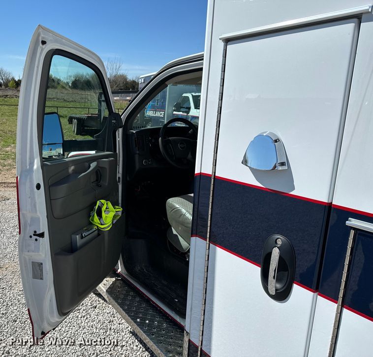 image for item ND9127 2014 Chevrolet Express 4500 ambulance