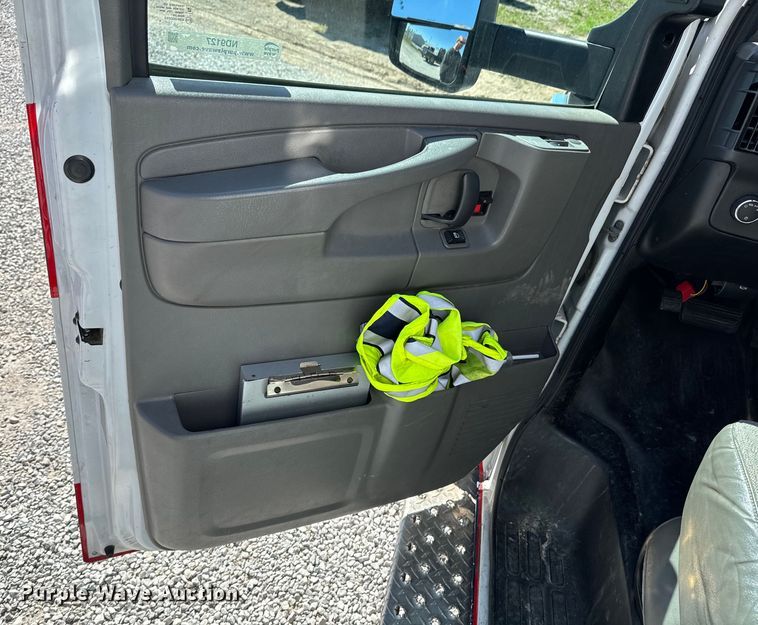 image for item ND9127 2014 Chevrolet Express 4500 ambulance