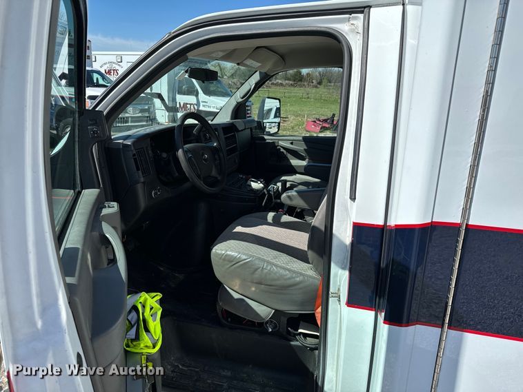 image for item ND9127 2014 Chevrolet Express 4500 ambulance