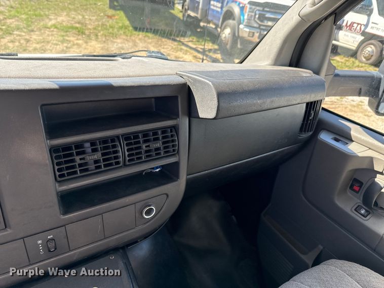 image for item ND9127 2014 Chevrolet Express 4500 ambulance