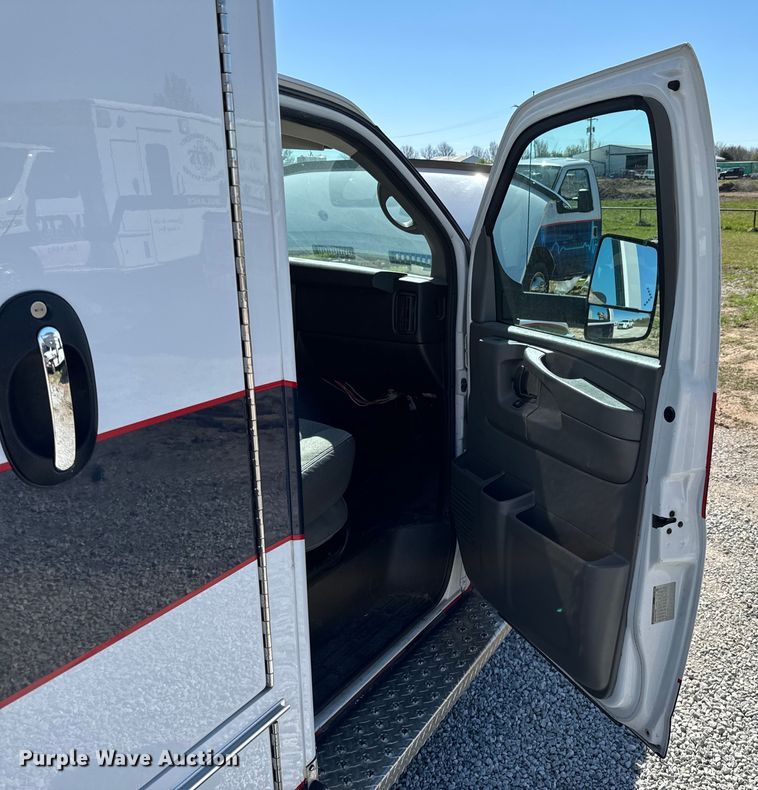 image for item ND9127 2014 Chevrolet Express 4500 ambulance