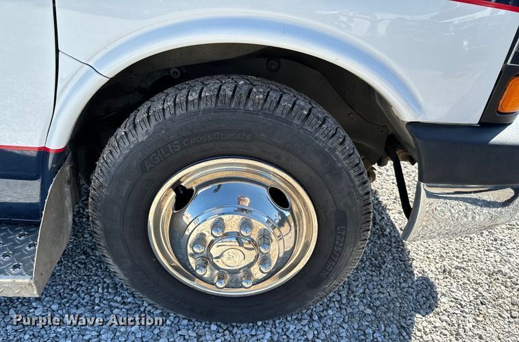 image for item ND9127 2014 Chevrolet Express 4500 ambulance