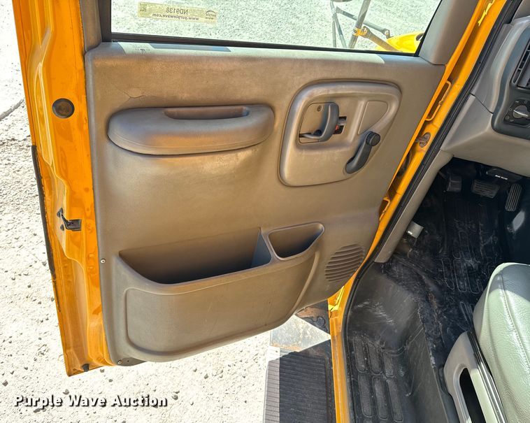 image for item ND9138 1999 GMC Savana 3500 school bus