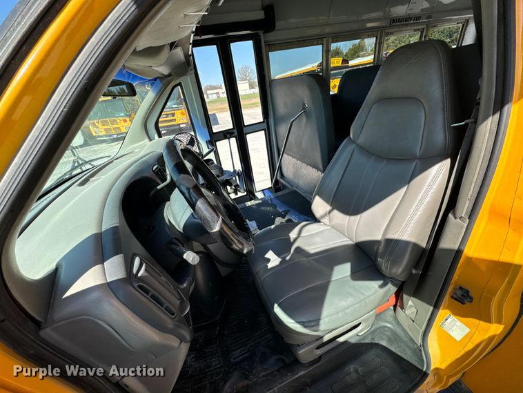 image for item ND9138 1999 GMC Savana 3500 school bus