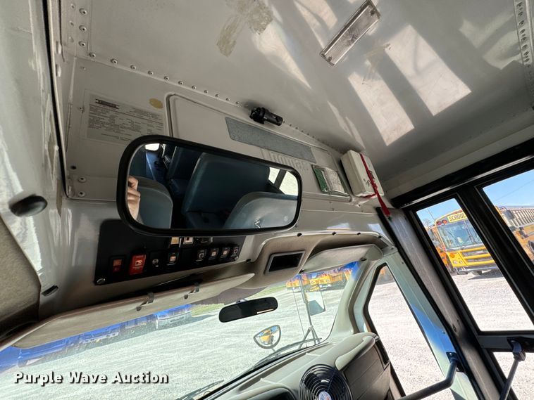 image for item ND9138 1999 GMC Savana 3500 school bus