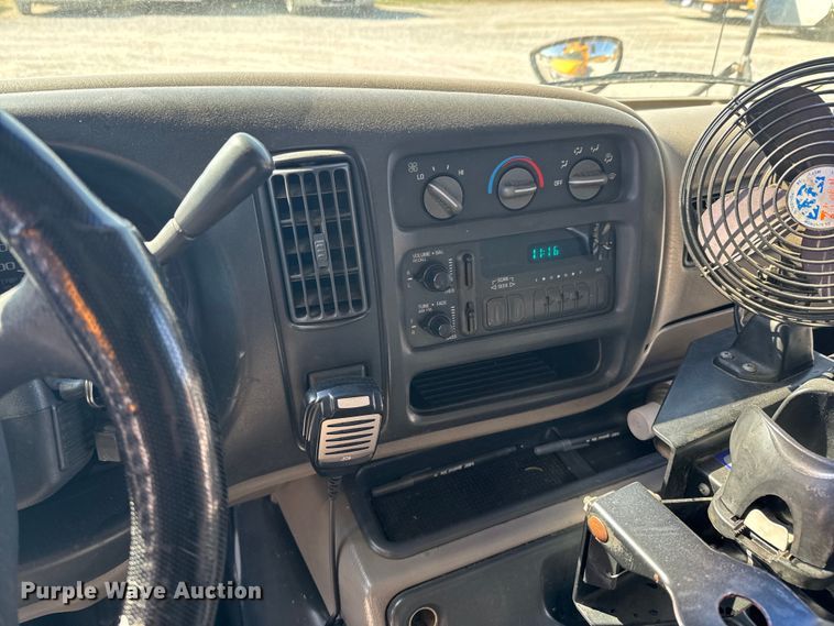 image for item ND9138 1999 GMC Savana 3500 school bus