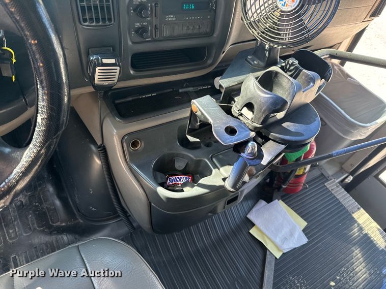 image for item ND9138 1999 GMC Savana 3500 school bus