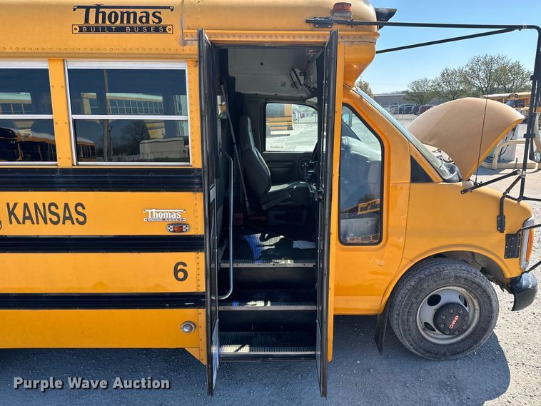 image for item ND9138 1999 GMC Savana 3500 school bus