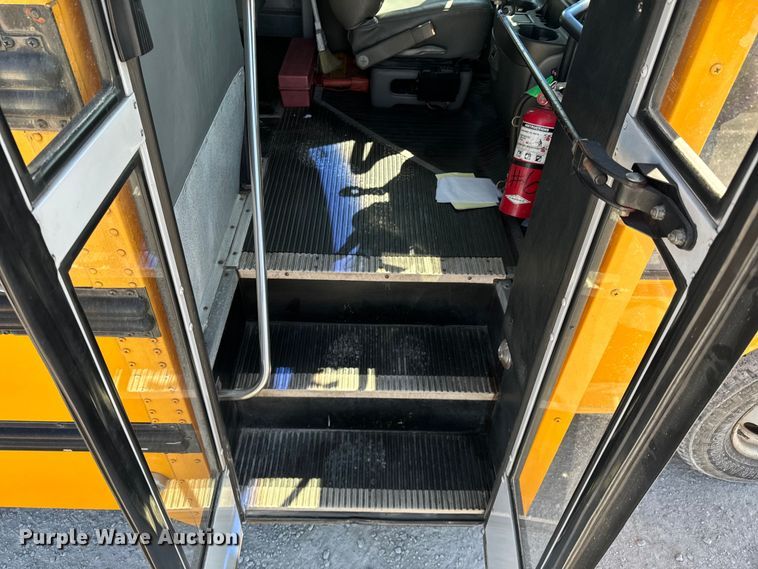 image for item ND9138 1999 GMC Savana 3500 school bus