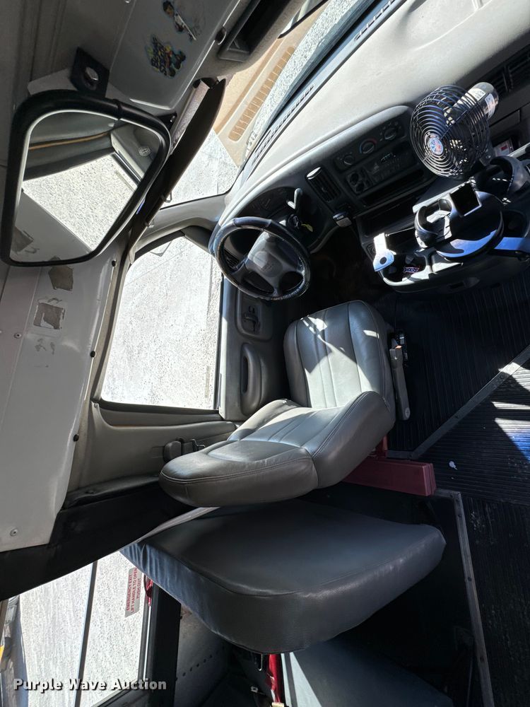 image for item ND9138 1999 GMC Savana 3500 school bus