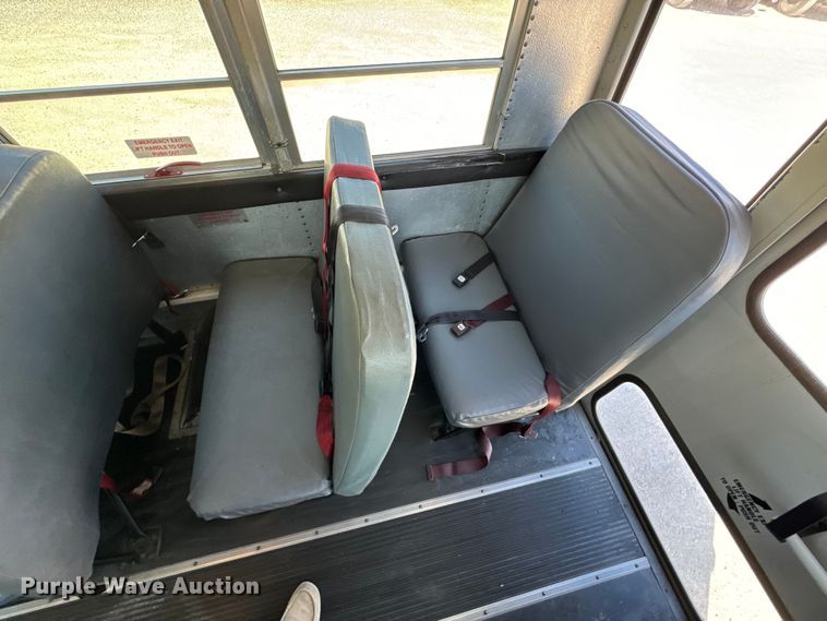 image for item ND9138 1999 GMC Savana 3500 school bus