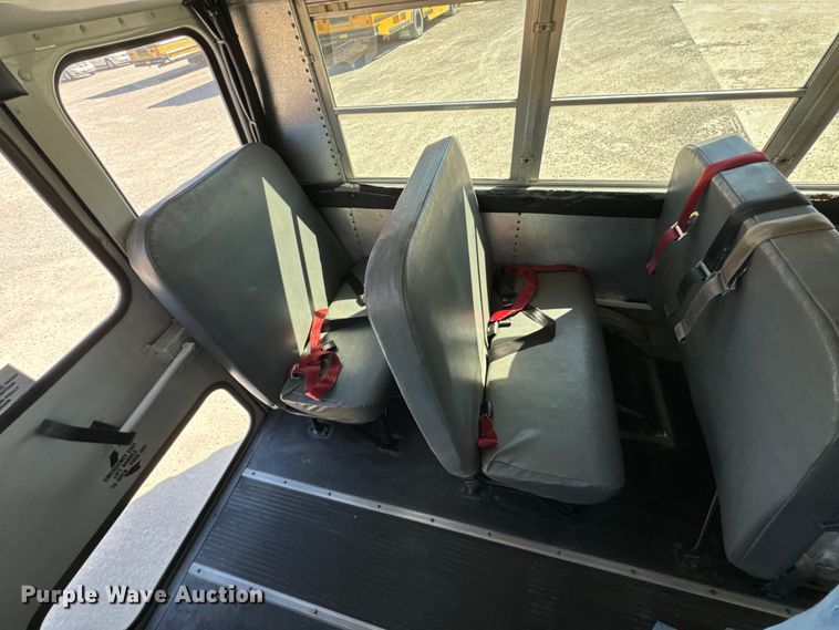 image for item ND9138 1999 GMC Savana 3500 school bus