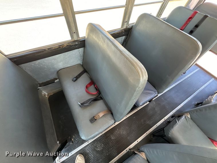 image for item ND9138 1999 GMC Savana 3500 school bus