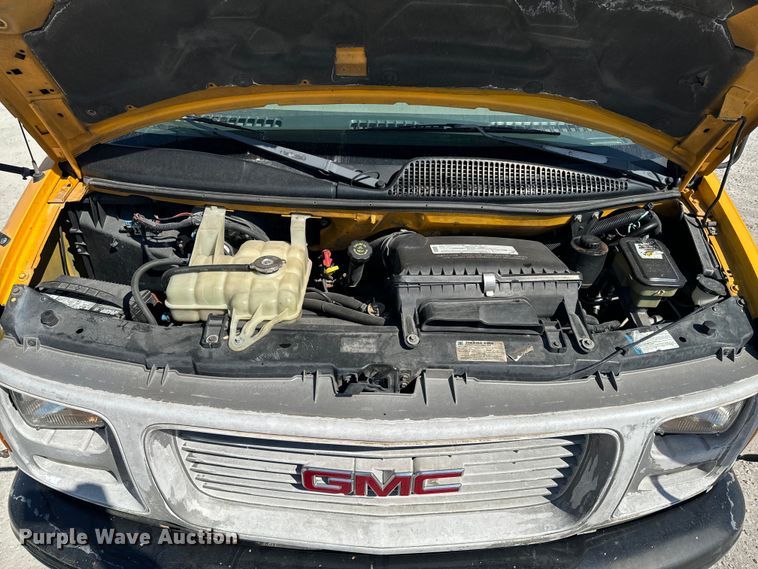 image for item ND9138 1999 GMC Savana 3500 school bus