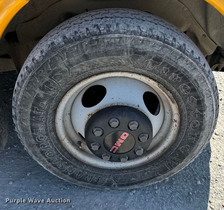 image for item ND9138 1999 GMC Savana 3500 school bus