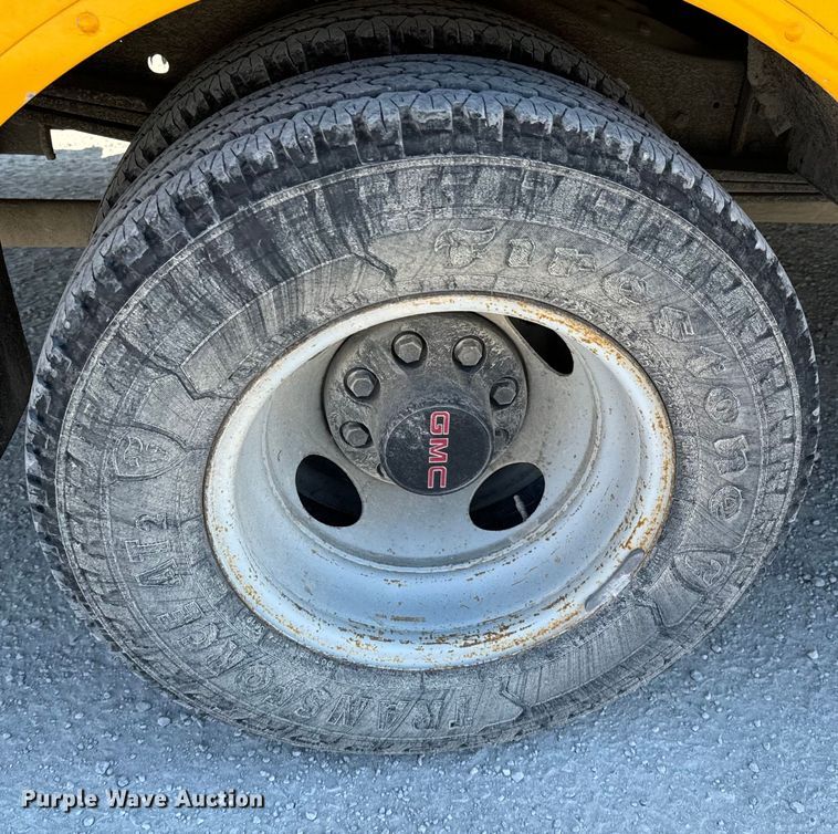 image for item ND9138 1999 GMC Savana 3500 school bus