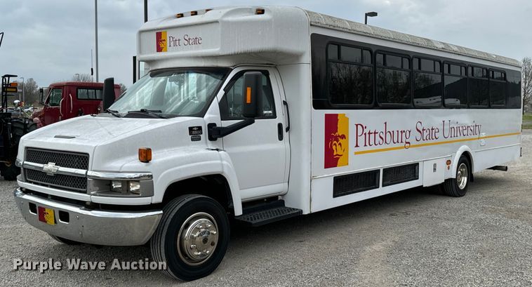 image for item ND9154 2007 Chevrolet C5500 shuttle bus