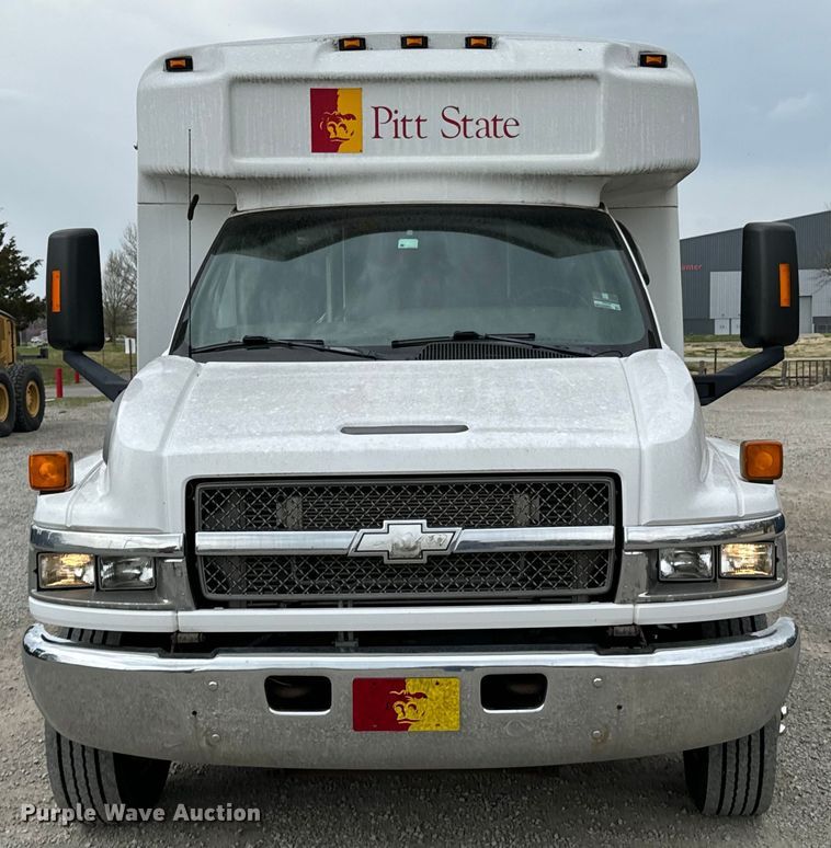image for item ND9154 2007 Chevrolet C5500 shuttle bus