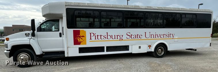 image for item ND9154 2007 Chevrolet C5500 shuttle bus