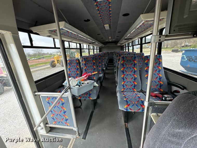 image for item ND9154 2007 Chevrolet C5500 shuttle bus