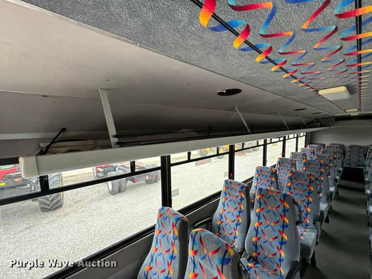 image for item ND9154 2007 Chevrolet C5500 shuttle bus