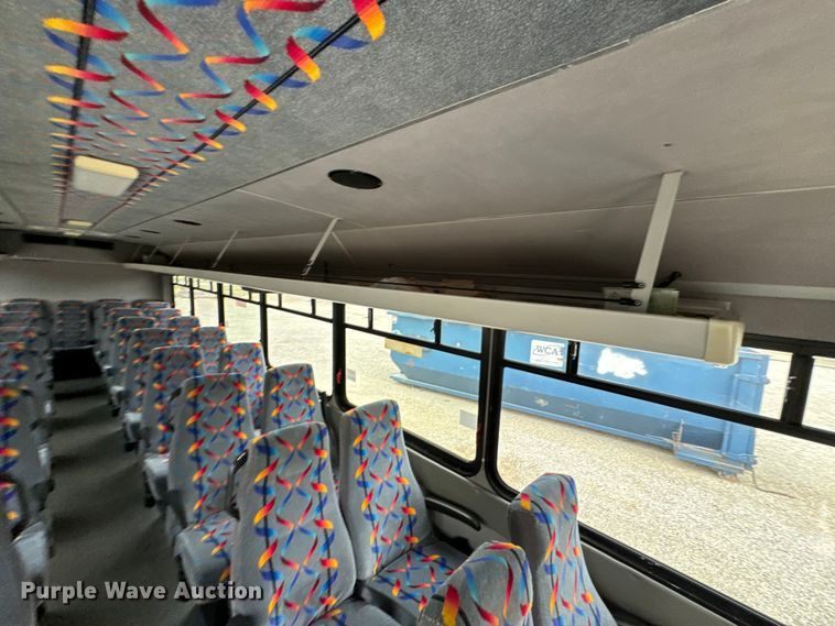 image for item ND9154 2007 Chevrolet C5500 shuttle bus