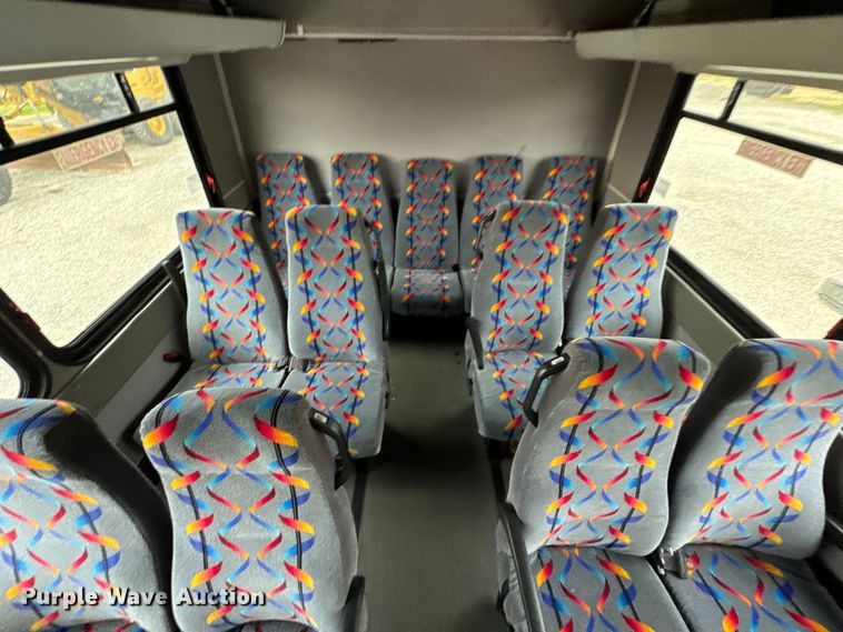 image for item ND9154 2007 Chevrolet C5500 shuttle bus