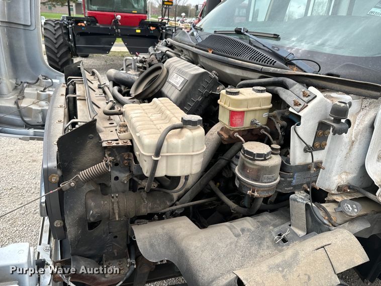 image for item ND9154 2007 Chevrolet C5500 shuttle bus