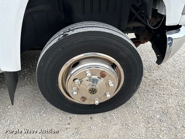 image for item ND9154 2007 Chevrolet C5500 shuttle bus