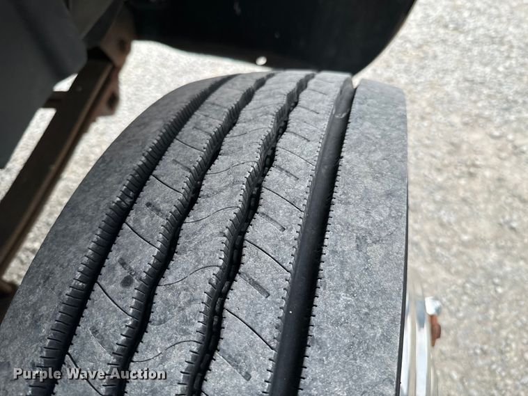 image for item ND9154 2007 Chevrolet C5500 shuttle bus