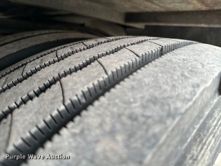 image for item ND9154 2007 Chevrolet C5500 shuttle bus