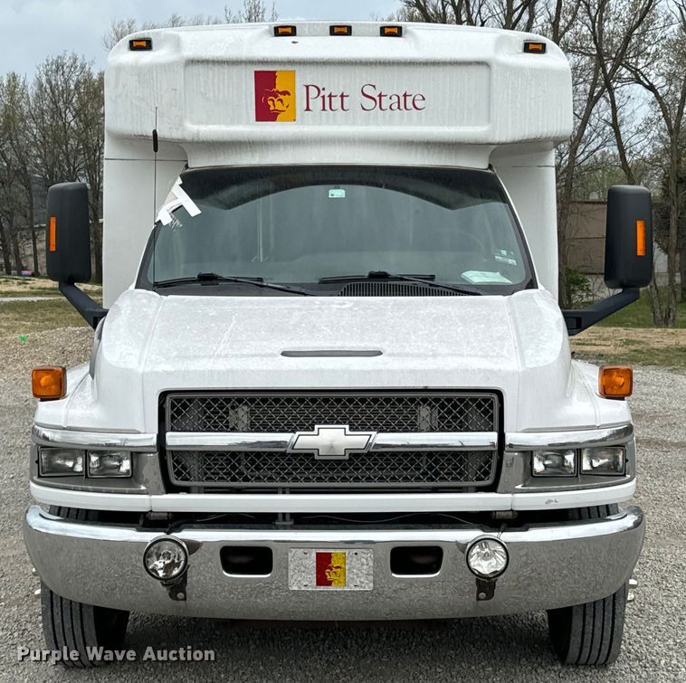 image for item ND9155 2007 Chevrolet C5500 shuttle bus