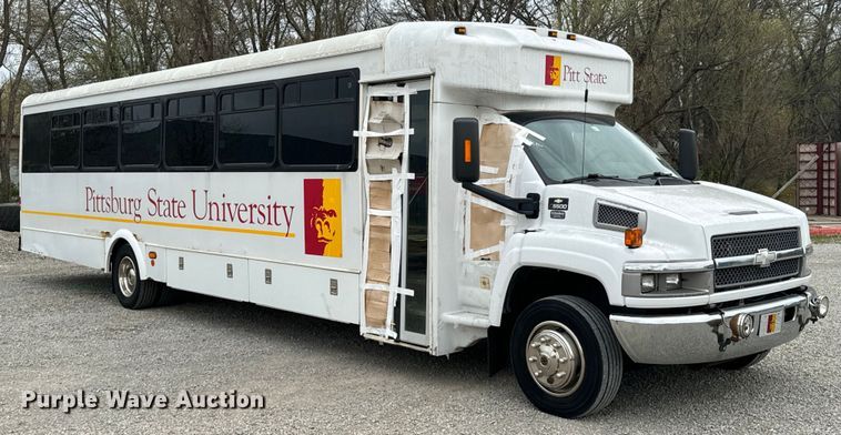 image for item ND9155 2007 Chevrolet C5500 shuttle bus