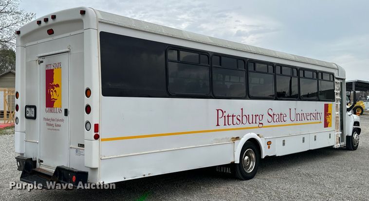 image for item ND9155 2007 Chevrolet C5500 shuttle bus