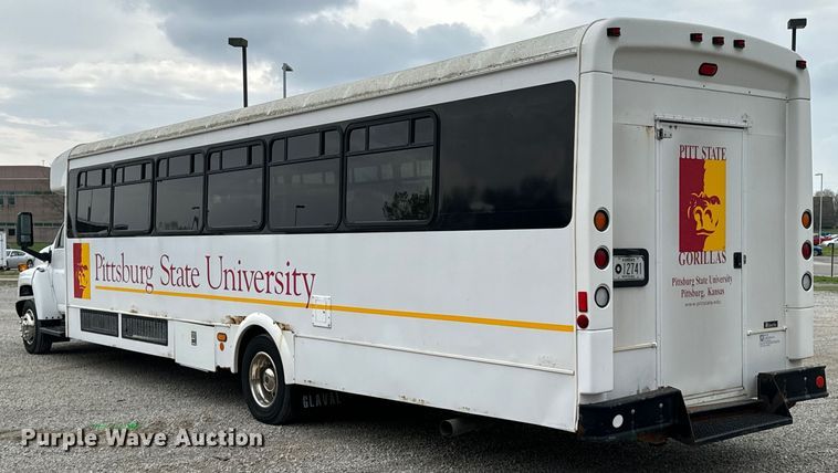 image for item ND9155 2007 Chevrolet C5500 shuttle bus