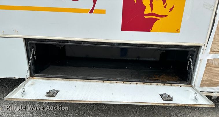 image for item ND9155 2007 Chevrolet C5500 shuttle bus