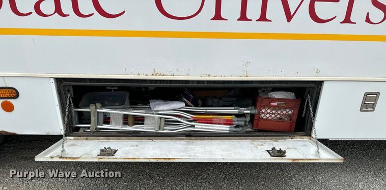 image for item ND9155 2007 Chevrolet C5500 shuttle bus