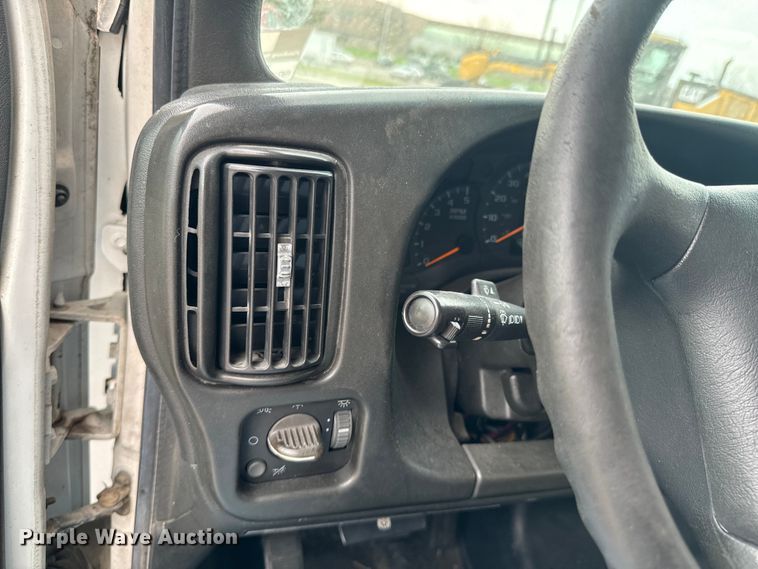 image for item ND9155 2007 Chevrolet C5500 shuttle bus