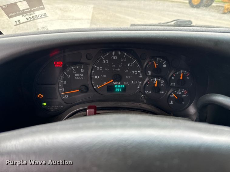 image for item ND9155 2007 Chevrolet C5500 shuttle bus