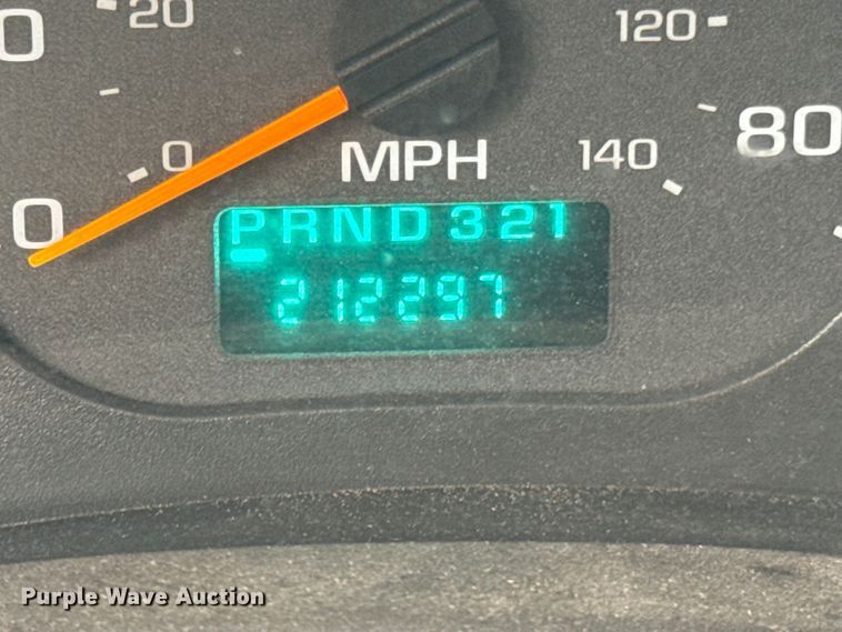 image for item ND9155 2007 Chevrolet C5500 shuttle bus