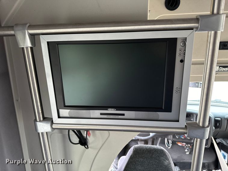 image for item ND9155 2007 Chevrolet C5500 shuttle bus