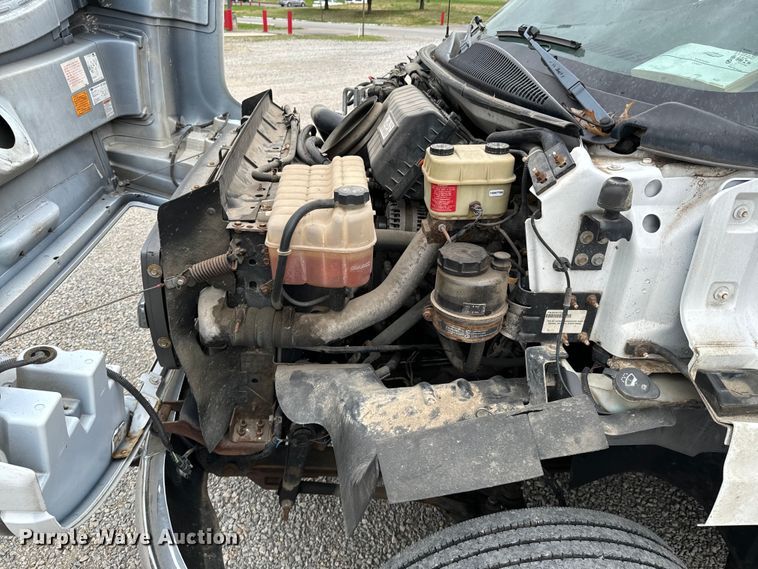 image for item ND9155 2007 Chevrolet C5500 shuttle bus