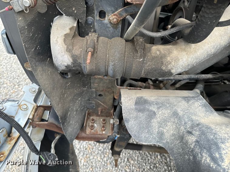 image for item ND9155 2007 Chevrolet C5500 shuttle bus