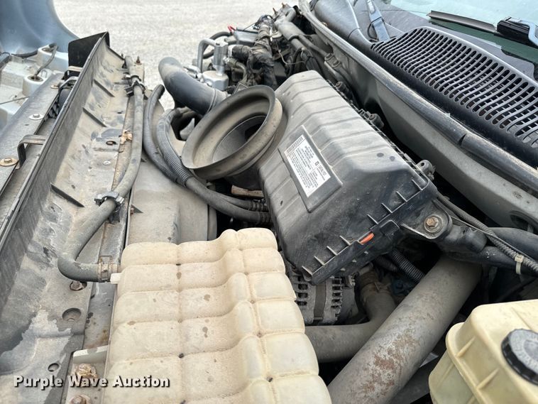 image for item ND9155 2007 Chevrolet C5500 shuttle bus