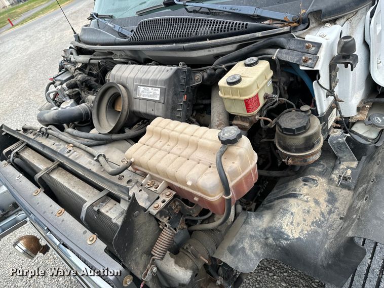 image for item ND9155 2007 Chevrolet C5500 shuttle bus