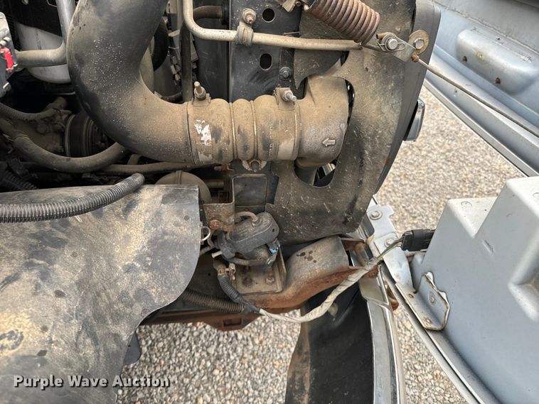 image for item ND9155 2007 Chevrolet C5500 shuttle bus