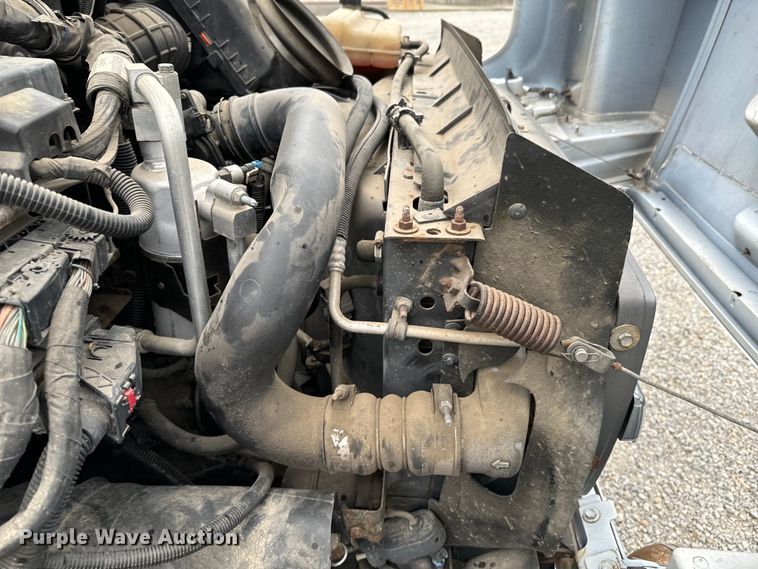 image for item ND9155 2007 Chevrolet C5500 shuttle bus