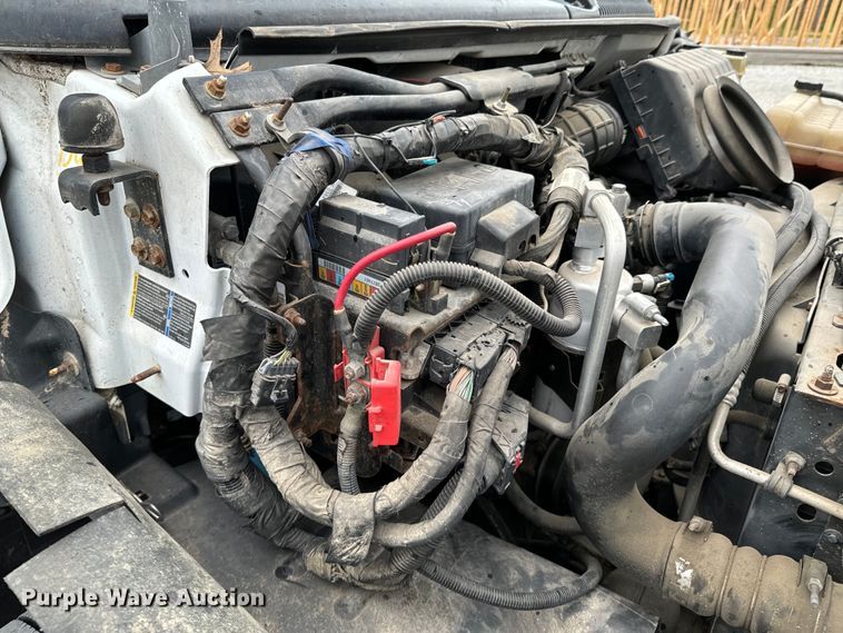 image for item ND9155 2007 Chevrolet C5500 shuttle bus