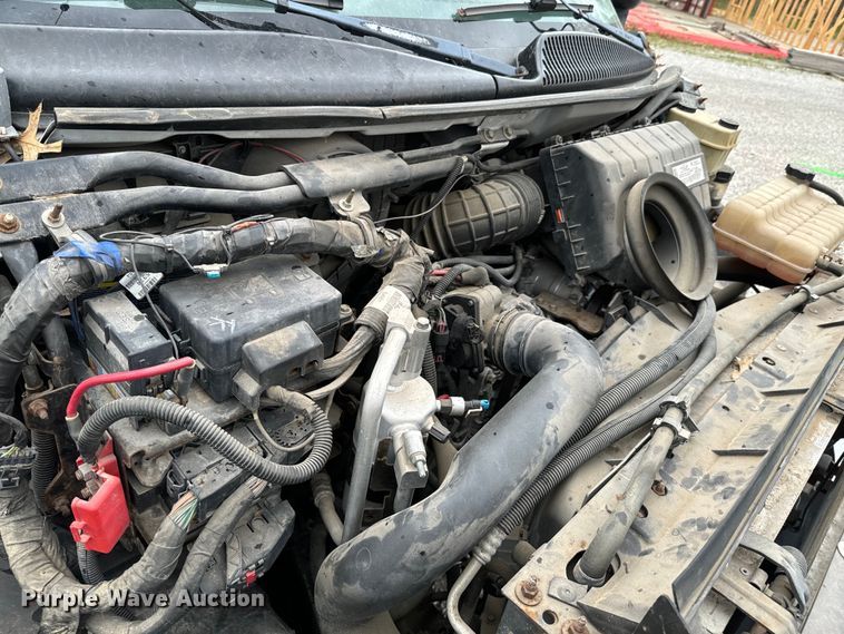 image for item ND9155 2007 Chevrolet C5500 shuttle bus