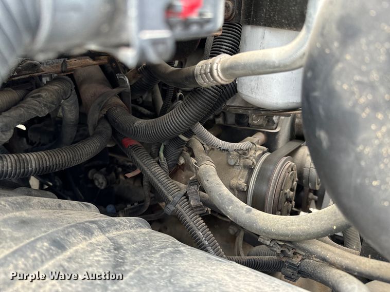 image for item ND9155 2007 Chevrolet C5500 shuttle bus